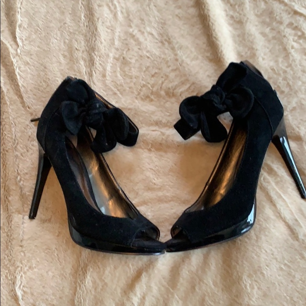 Carlos Santana black heels with bow